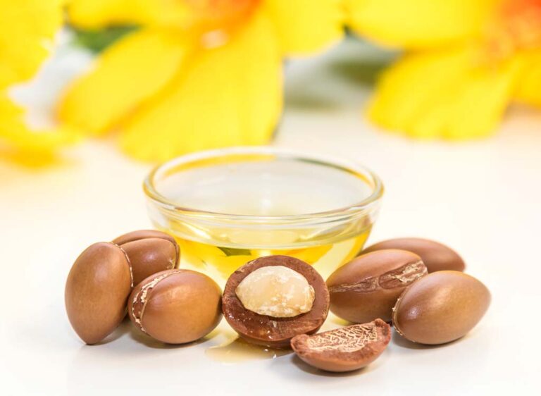 Natural Glow: Achieving Radiant Skin with the Regular Use of Argan Oil